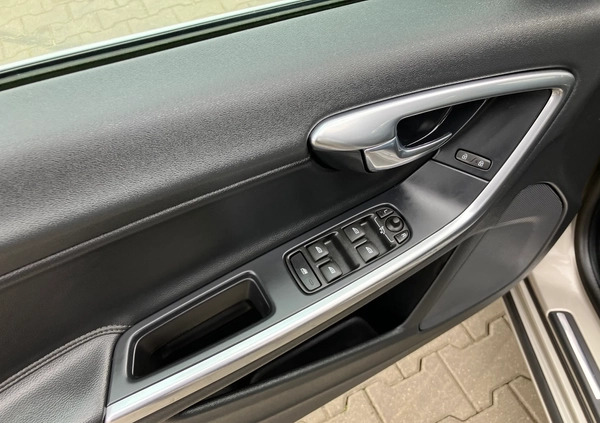 Volvo V60 cena 42900 przebieg: 245324, rok produkcji 2014 z Polanów małe 781